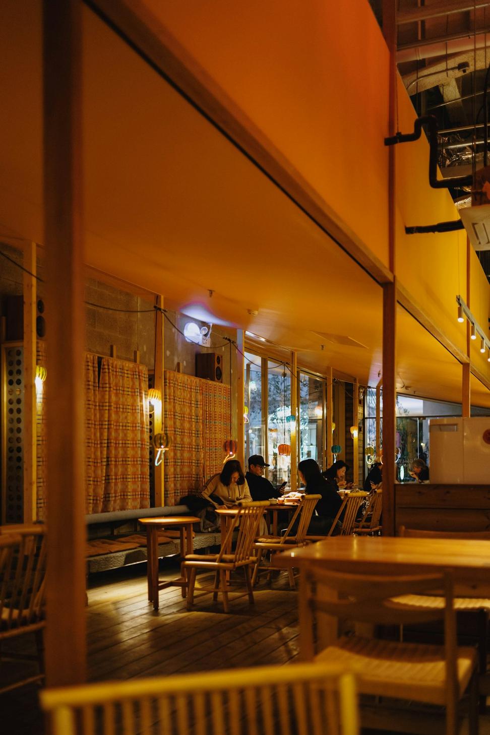 Restaurant & Bar